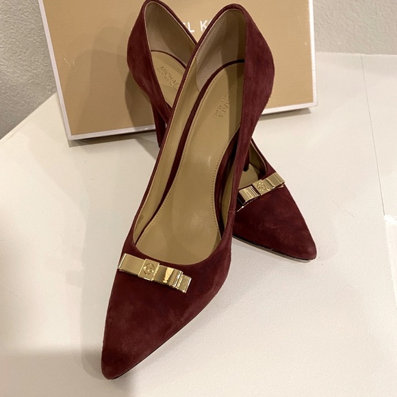 Michael Kors Vivienne Pump - Picture 2 of 7